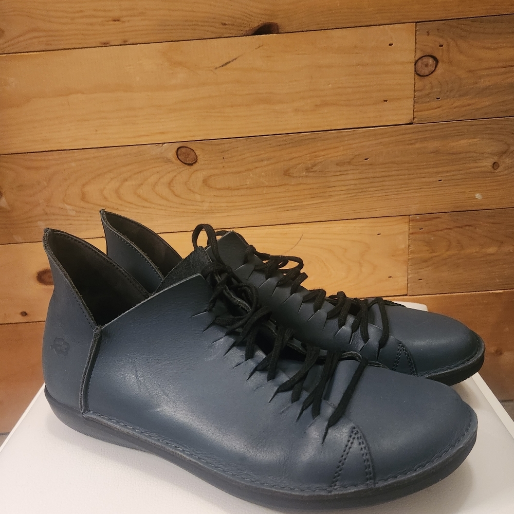 Loints of holland leather sneakers size 9 and half excellent condition super com